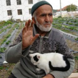 Bahçesindeki ürünleri hibe eden İbrahim dede: 'Hepsinin hayır duasını almak bana yetiyor'