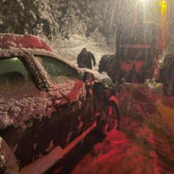 Yoğun kar yağışı! Her yer beyaza büründü! Yollar trafiğe kapandı! 24 il için uyarı