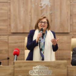 Umreden dönen ikinci kafile Başkan Şahin ile buluştu 