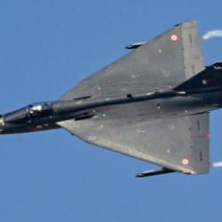 Tejas savaş uçağı dünyanın gözü önünde düştü! 40 yıllık proje büyük darbe yedi