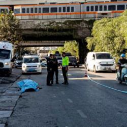 Yolun karşısına geçmek isterken otomobilin çarptığı yaya öldü