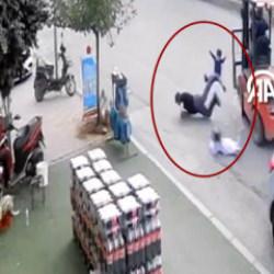 Yürekleri ağza getiren kaza! Kural tanımaz forklift sürücüsü dehşet saçtı! 