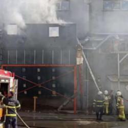 Bursa'da mobilya fabrikasında yangın; 1 işçi yaralı