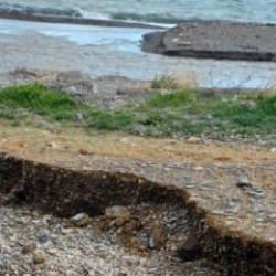 Çanakkale'de sağanak yağış: Sahil yolu kapandı!