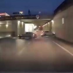 Otomobiliyle makas atarken kaza yaptı: Araç kamerasına yansıdı