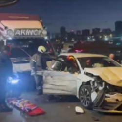 Bağcılar'da zincirleme kaza: Yaralılar var! Trafik kilitlendi...