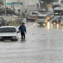 Meteoroloji uyarmıştı! Bodrum’u sel vurdu: İlçe bir anda sular altında