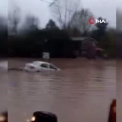 Sağanak yağış Sarıyer Kilyos yolunu göle çevirdi