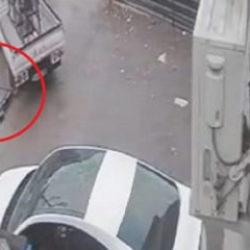 Bursa’da kamyonetin altında kalan skuter sürücüsü hayatını kaybetti