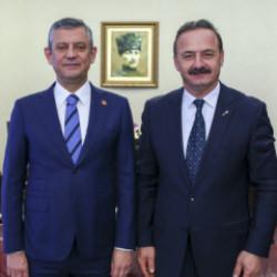 CHP Genel Başkanı Özel, Anahtar Parti Genel Başkanı Ağıralioğlu ile görüştü