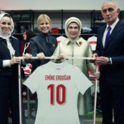Emine Erdoğan, TOGEMDER'in 'Artsın Eksilmesin Dönüşüm Pazarı'nın açılışına katıldı: