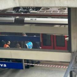 İzmir'de metro raydan çıktı