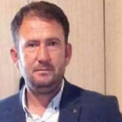 Otomobiliyle yön levhasına çapan muhtar öldü