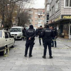 Kayseri'de dehşet: Sokakta gördüğü 3 kişiyi bıçakladı!