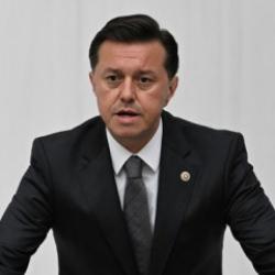 AK Partili Hatipoğlu'ndan Özgür Özel'e sert tepki: Mezar başında rakı içmek rezalettir