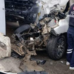 Tokat'ta kamyon ile kamyonet çarpıştı: Ölü ve yaralı var