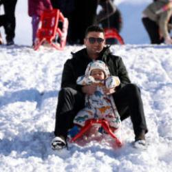 Zigana’da horonlu-halaylı kar sevinci