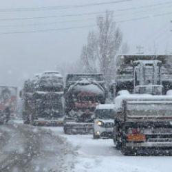 Darende'de yoğun kar yağışı ulaşımı olumsuz etkiledi