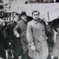 İstiklal Şairi çıplak tabutla uğurlanmıştı