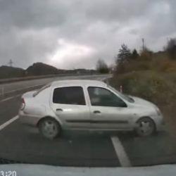 Karşı yöne geçen araç dehşeti: İşte saniye saniye kaza anı 