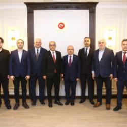 Türk gazetecilere 'Azerbaycan Basınının 150. Yılı' madalyası