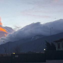 Bursa'da kuvvetli rüzgar! Mercek bulutu oluştu