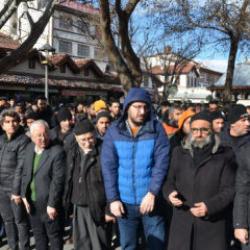 Konya'da vatandaşlar Ebu Ubeyde ve Gazze şehitleri için saf tuttu