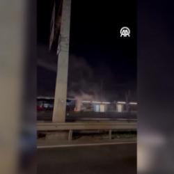 Küçükçekmece'de metrobüs alevlere teslim oldu! Yolcular ölümden döndü