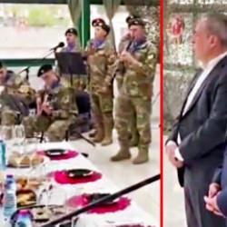 Güney Kıbrıs lideri askerlerle birlikte işgal marşı okudu