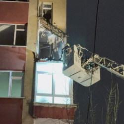 Bahçelievler'de korkutan anlar: 6 katlı binanın 2 balkonu çöktü!