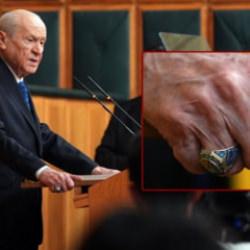 Bahçeli'nin rozeti ve yüzüğü yine gündemde! İşte üzerindeki yazı