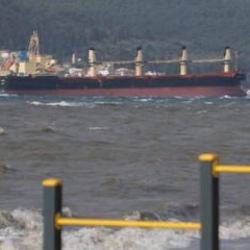 Çanakkale Boğazı kuvvetli fırtına nedeniyle transit gemi geçişlerine kapatıldı