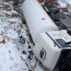 Faciadan dönüldü: LPG yüklü tanker dere yatağına düştü