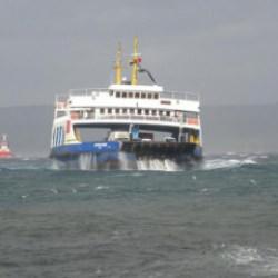 Feribot seferlerine fırtına engeli