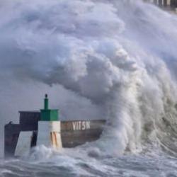 Fransa'da 'alarm': 380 bin hane elektriksiz kaldı