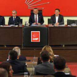 Özel’den milletvekillerini şoke eden çıkış: Hepinizi seviyorum, biriniz hariç!