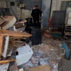 Yüzlerce farenin istila ettiği dükkanın bulunduğu sokağı kötü kokular sardı 