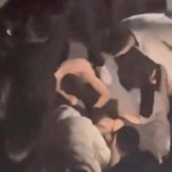 Zeytinburnu’nda sokak ortasında bıçaklı kavga: Kan döküldü