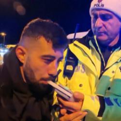 Alkollü sürücü pişkinliğiyle pes dedirtti! Nasıl içtiğini anlatıp övündü