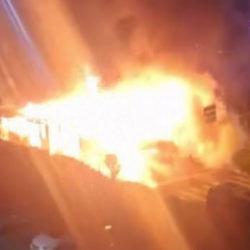 Avcılar'da seyir halindeki İETT otobüsü yandı 