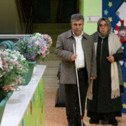 Böyle feda görülmedi! Görme engelli eşine 22 yıldır destek oluyor