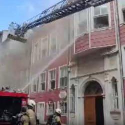 Fatih'te dergahta yangın çıktı