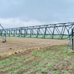 Gören anlam veremedi! Mardin'de elektrik iletim direkleri büküldü