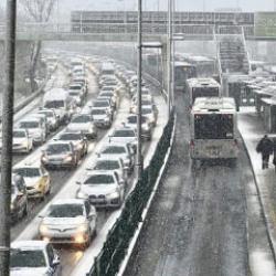İstanbul kara teslim! Valilik'ten yasak kararı! Kar yağışının ne zaman duracağı belli oldu