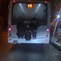 Tekirdağ'da yürekleri ağza getiren görüntü: Üç çocuğun otobüs arkasındaki ölüm oyunu