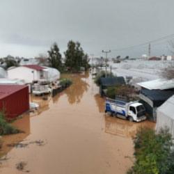 'Sarı kod'la uyarılan Antalya'da kıyamet gibi bir sabaha uyanıldı