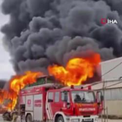 Son Dakika: Büyükçekmece'de iş yerinde yangın!