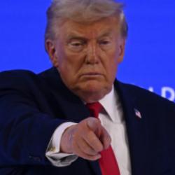 Trump'tan Davos'ta olay yaratan sözler: Biz olmasak hepiniz Almanca konuşurdunuz