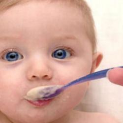 Bebeklerde ani kusmalara dikkat! Belirtiler hızlı seyredebilir