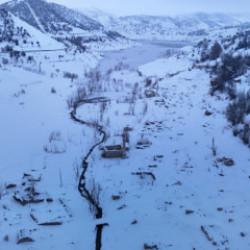 Kuraklık geri getirdi: 16 yıl sonra Sivas'taki köy ortaya çıktı! Şimdi de karlar altında
